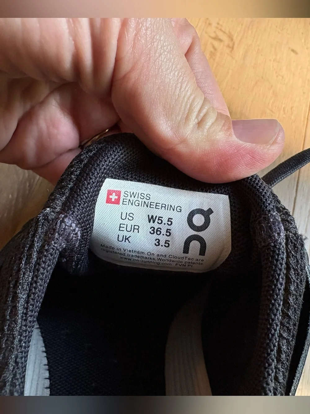 On Cloudswift 2.0 Running Shoes Black White Athletic Sneakers | Women’s Size 5.5